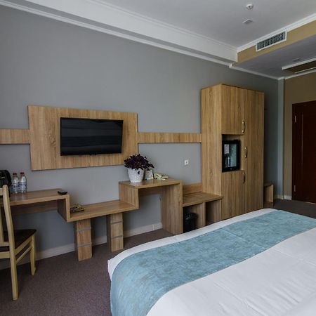 Park Hotel Al Bustan Schymkent Exterior foto